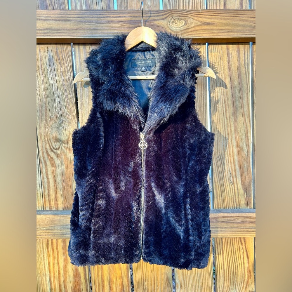 Marc New York Vest Women’s Faux Fur Black Gold Zip Plush Collar Sz. Medium